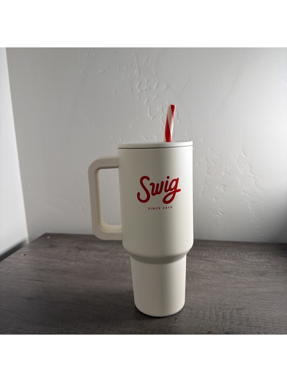 Swig Tumbler 44 oz Limited Edition Candy Cane Christmas Jug Bottle